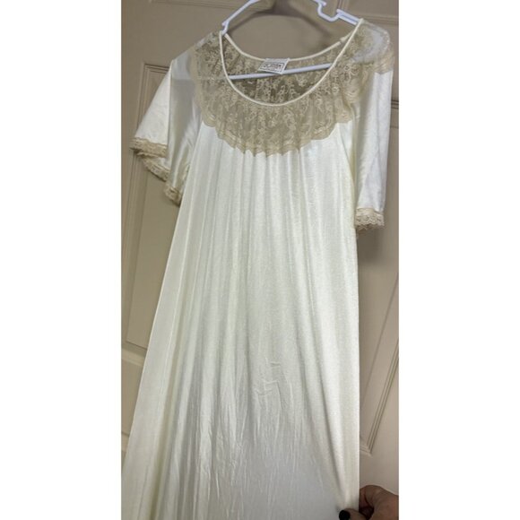 GOTHAM New York Vintage RARE Nightgown IVORY WIDE LACE TRIM Nylon USA MEDIUM - Picture 2 of 7